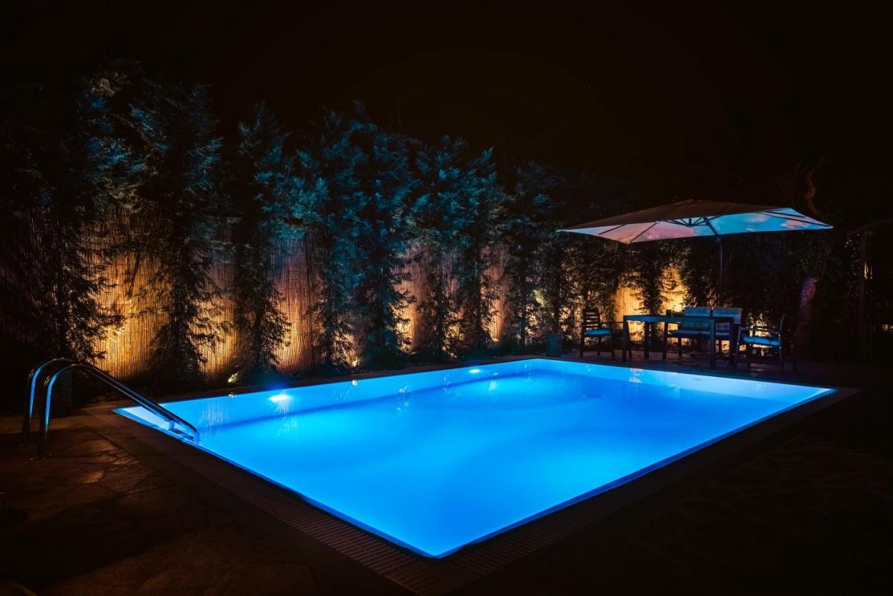 Butterfly - Heated Private Pool & Jacuzzi Vila